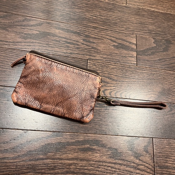 Garage | Wristlet - Picture 3 of 3